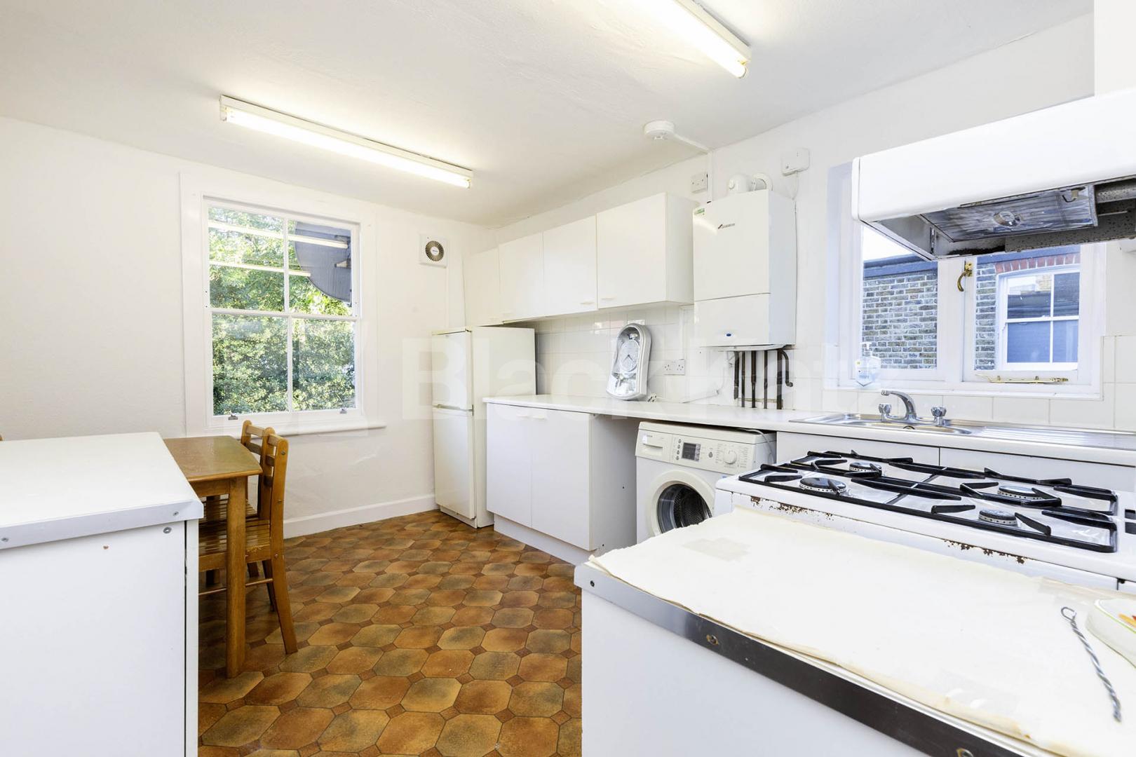 Set on the top floor of a period conversion lays this beautiful flat Sydney Road, Turnpike Lane